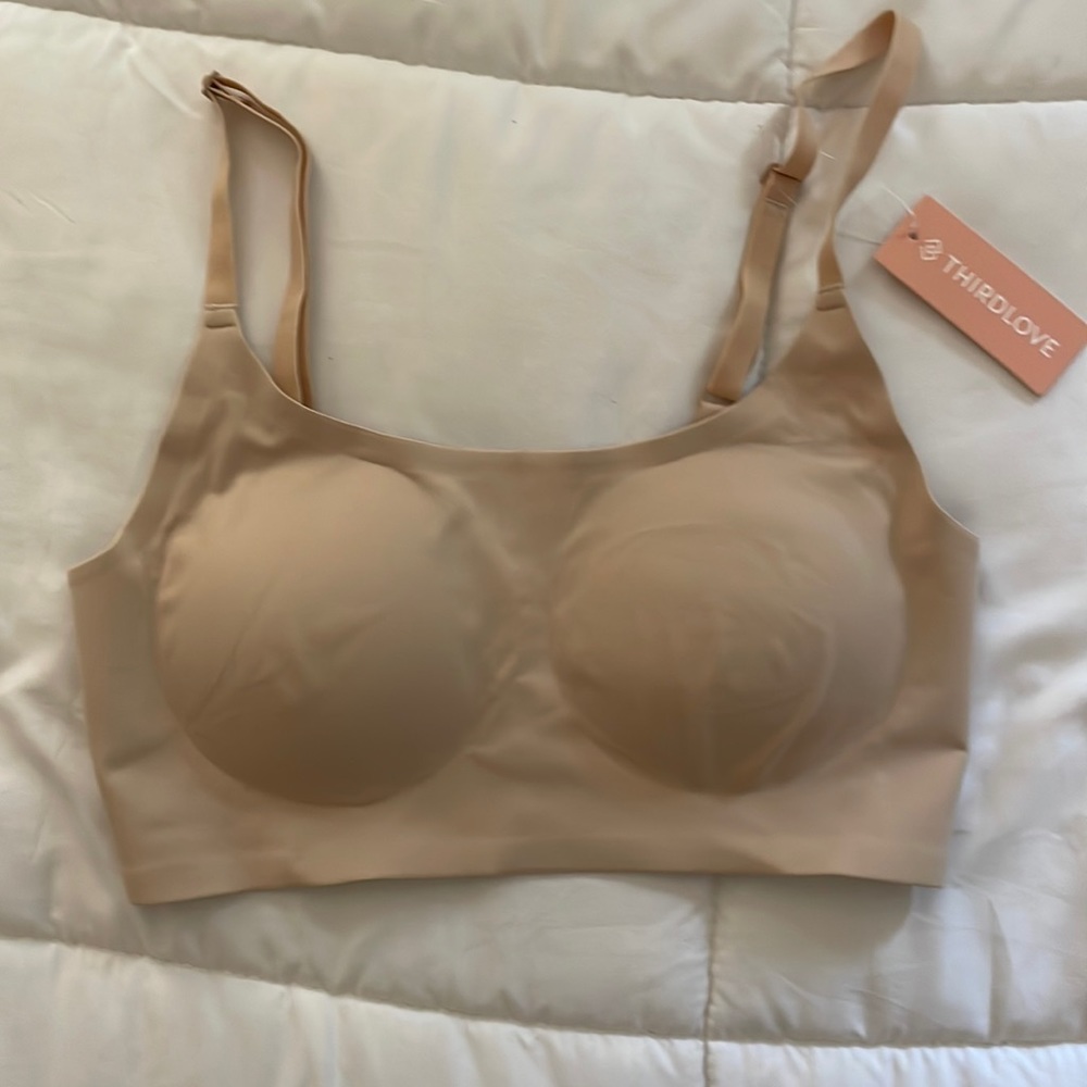 Adjustable strap wireless bra